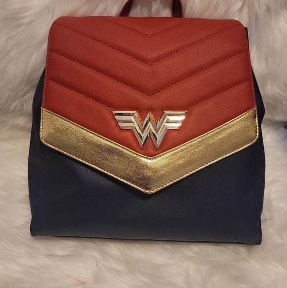 ❤NWT Wonder Woman WW84 DC/WB Mini Backpack❤ - Picture 2 of 9